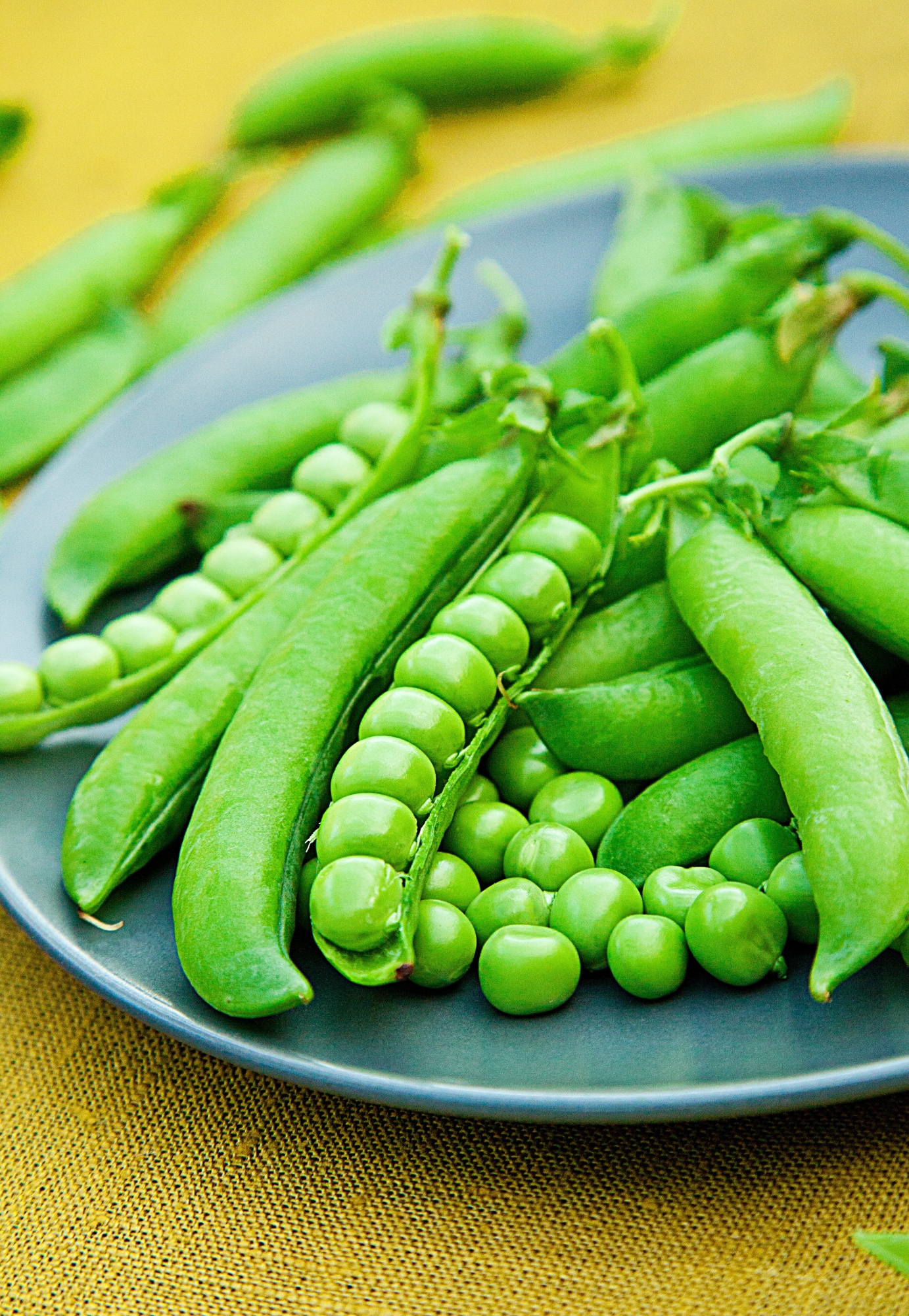 Горох воронежский зеленый. Зеленый горошек сырой. Картина зеленый горошек. Зеленый горох крупный. Горох это овощ.