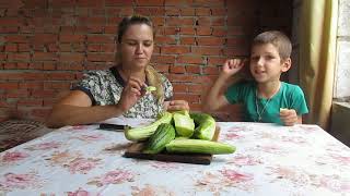 Огород , дегустация армянского огурца . как цветёт пепино .
